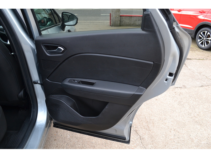 Renault 1.0 TCe Iconic SUV 5dr Petrol Manual Euro 6 (s/s) (90 ps)