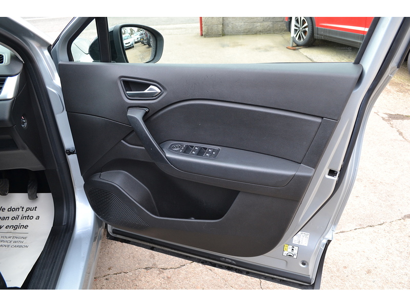 Renault 1.0 TCe Iconic SUV 5dr Petrol Manual Euro 6 (s/s) (90 ps)