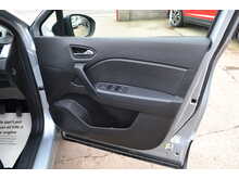 Renault Captur TCe Iconic 