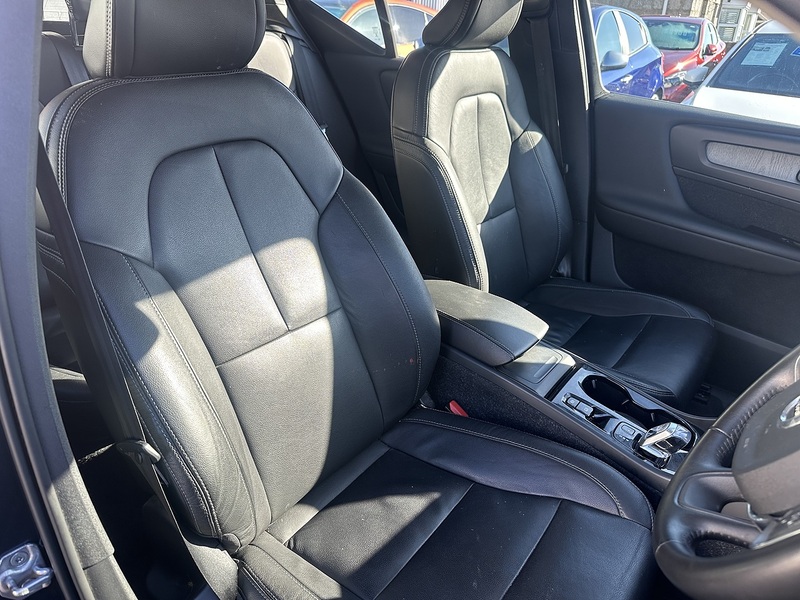 Volvo 2.0 B4 MHEV Inscription SUV 5dr Petrol Hybrid Auto AWD Euro 6 (s/s) (197 ps)