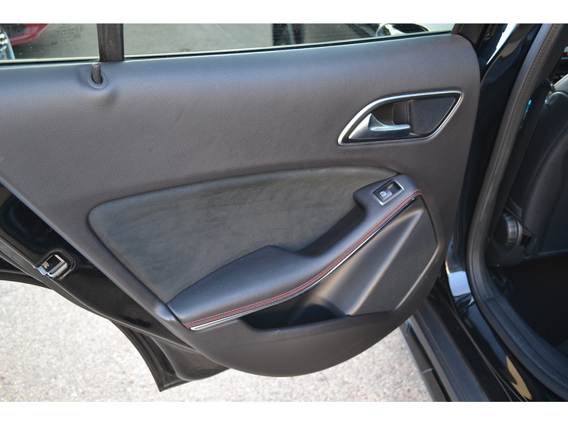 Mercedes-Benz 1.6 GLA200 AMG Line Edition SUV 5dr Petrol 7G-DCT Euro 6 (s/s) (156 ps)