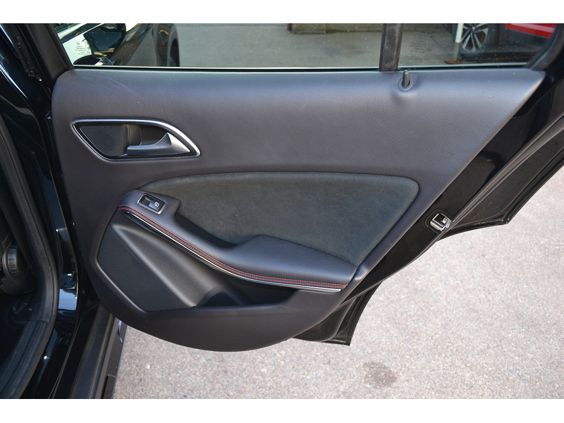 Mercedes-Benz 1.6 GLA200 AMG Line Edition SUV 5dr Petrol 7G-DCT Euro 6 (s/s) (156 ps)