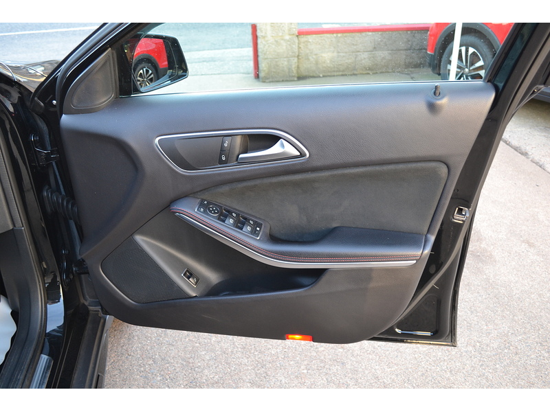 Mercedes-Benz 1.6 GLA200 AMG Line Edition SUV 5dr Petrol 7G-DCT Euro 6 (s/s) (156 ps)