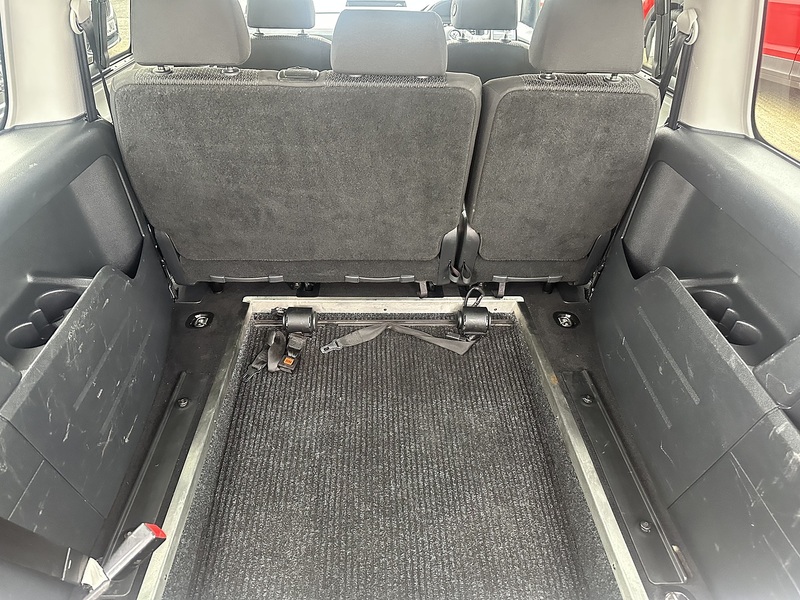 Volkswagen 2.0 TDi C20 Maxi Combi Van 5dr Diesel Manual FWD (Window) (128 g/km, 101 bhp)