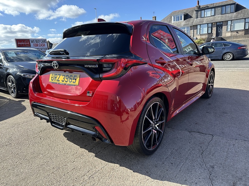 Toyota 1.5 VVT-h GR SPORT Hatchback 5dr Petrol Hybrid E-CVT Euro 6 (s/s) (116 ps)