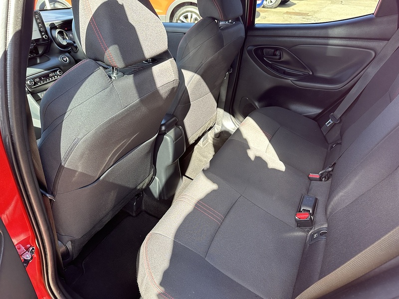 Toyota 1.5 VVT-h GR SPORT Hatchback 5dr Petrol Hybrid E-CVT Euro 6 (s/s) (116 ps)