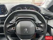 Peugeot 2008 PureTech Active Premium + 