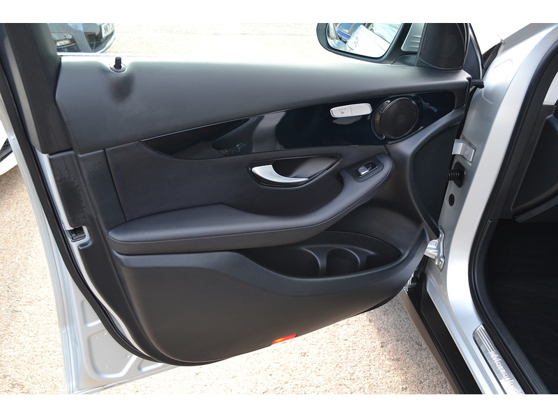 Mercedes-Benz 2.0 GLC300 MHEV Sport SUV 5dr Petrol G-Tronic+ 4MATIC Euro 6 (s/s) (272 ps)