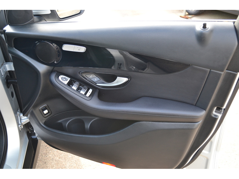 Mercedes-Benz 2.0 GLC300 MHEV Sport SUV 5dr Petrol G-Tronic+ 4MATIC Euro 6 (s/s) (272 ps)