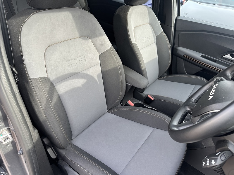 Dacia 1.6 Hybrid EXTREME MPV 5dr Petrol Hybrid Auto Euro 6 (s/s) (140 ps)