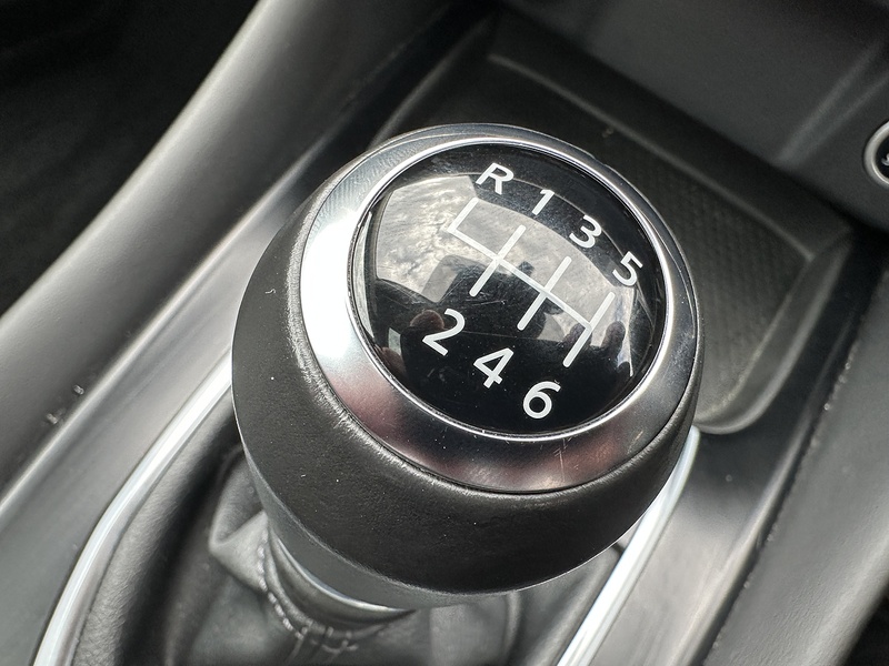 Nissan 1.3 DIG-T MHEV N-Connecta SUV 5dr Petrol Hybrid Manual Euro 6 (s/s) (140 ps)