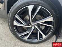 Volvo XC40 B4 MHEV R-Design Pro 