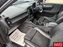 Volvo XC40 B4 MHEV R-Design Pro 