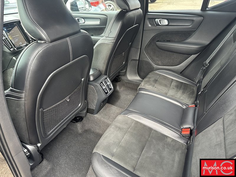 Volvo 2.0 B4 MHEV R-Design Pro SUV 5dr Petrol Hybrid Auto Euro 6 (s/s) (197 ps)