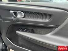 Volvo XC40 B4 MHEV R-Design Pro 