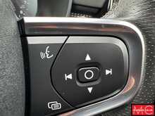 Volvo XC40 B4 MHEV R-Design Pro 