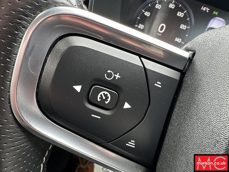 Volvo 2.0 B4 MHEV R-Design Pro SUV 5dr Petrol Hybrid Auto Euro 6 (s/s) (197 ps)