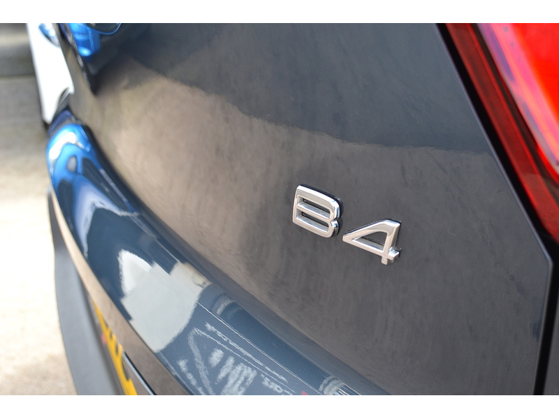 Volvo 2.0 B4 MHEV Inscription Pro SUV 5dr Petrol Hybrid Auto Euro 6 (s/s) (197 ps)