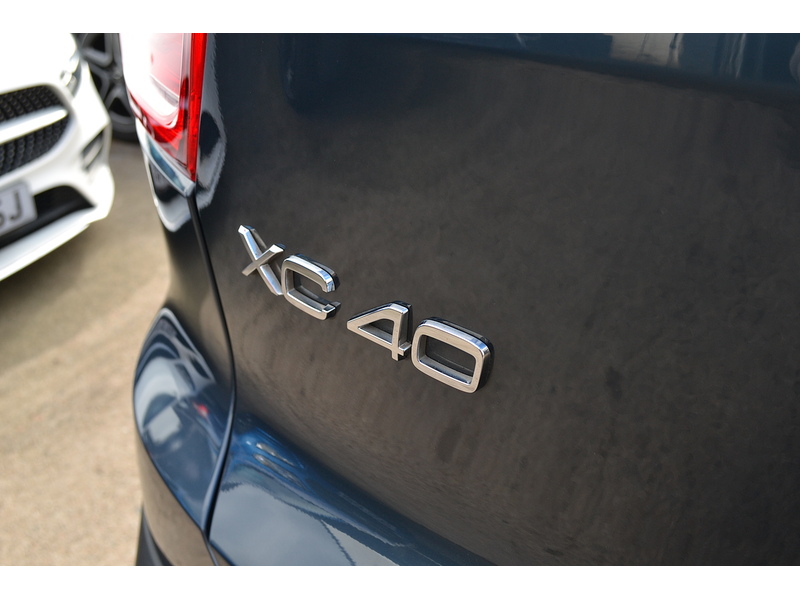 Volvo 2.0 B4 MHEV Inscription Pro SUV 5dr Petrol Hybrid Auto Euro 6 (s/s) (197 ps)