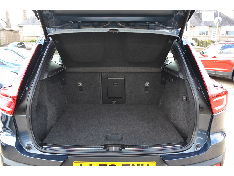 Volvo 2.0 B4 MHEV Inscription Pro SUV 5dr Petrol Hybrid Auto Euro 6 (s/s) (197 ps)