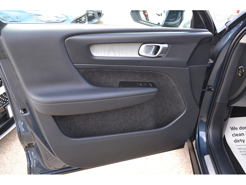 Volvo 2.0 B4 MHEV Inscription Pro SUV 5dr Petrol Hybrid Auto Euro 6 (s/s) (197 ps)