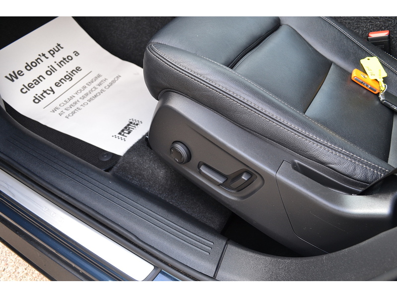 Volvo 2.0 B4 MHEV Inscription Pro SUV 5dr Petrol Hybrid Auto Euro 6 (s/s) (197 ps)