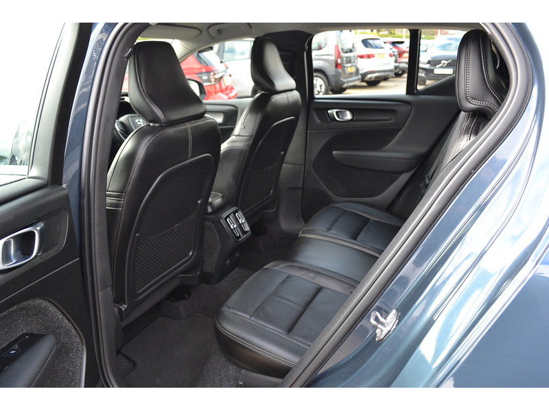 Volvo 2.0 B4 MHEV Inscription Pro SUV 5dr Petrol Hybrid Auto Euro 6 (s/s) (197 ps)