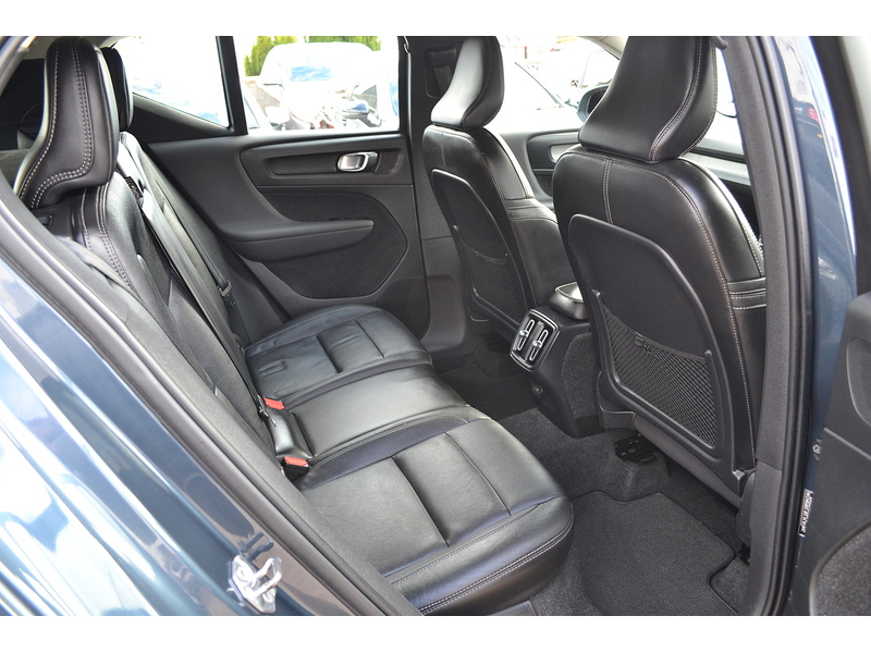 Volvo 2.0 B4 MHEV Inscription Pro SUV 5dr Petrol Hybrid Auto Euro 6 (s/s) (197 ps)