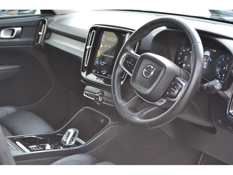 Volvo 2.0 B4 MHEV Inscription Pro SUV 5dr Petrol Hybrid Auto Euro 6 (s/s) (197 ps)