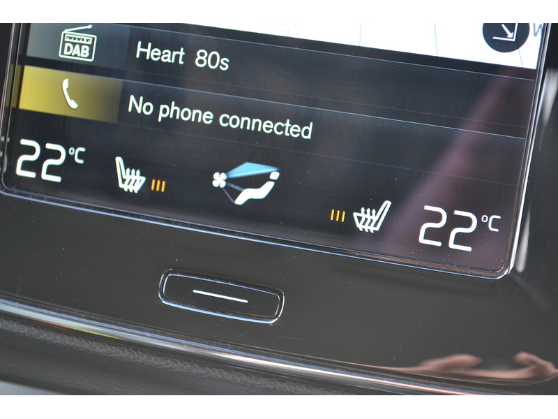 Volvo 2.0 B4 MHEV Inscription Pro SUV 5dr Petrol Hybrid Auto Euro 6 (s/s) (197 ps)