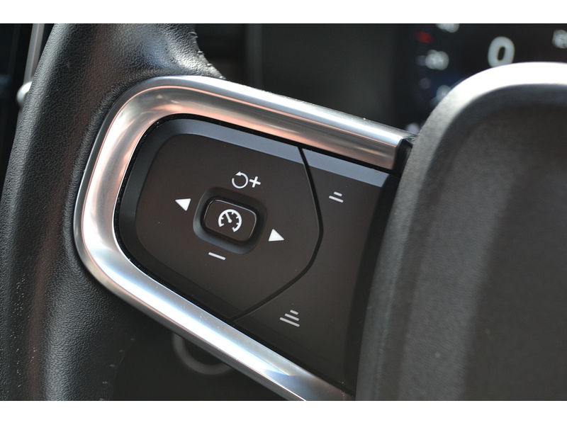 Volvo 2.0 B4 MHEV Inscription Pro SUV 5dr Petrol Hybrid Auto Euro 6 (s/s) (197 ps)