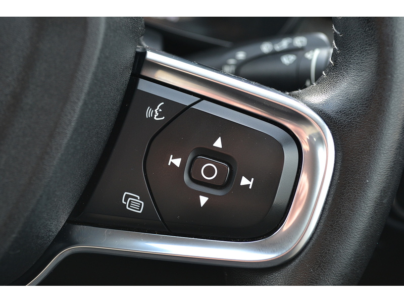 Volvo 2.0 B4 MHEV Inscription Pro SUV 5dr Petrol Hybrid Auto Euro 6 (s/s) (197 ps)