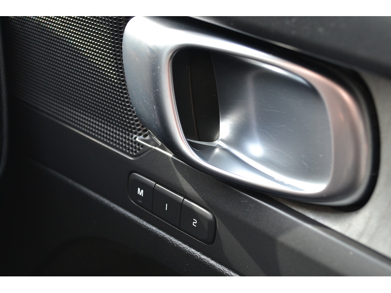 Volvo 2.0 B4 MHEV Inscription Pro SUV 5dr Petrol Hybrid Auto Euro 6 (s/s) (197 ps)