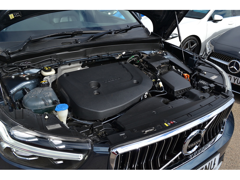 Volvo 2.0 B4 MHEV Inscription Pro SUV 5dr Petrol Hybrid Auto Euro 6 (s/s) (197 ps)