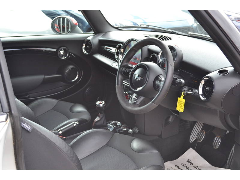 MINI 1.6 John Cooper Works Hatchback 3dr Petrol Manual Euro 5 (s/s) (211 ps)