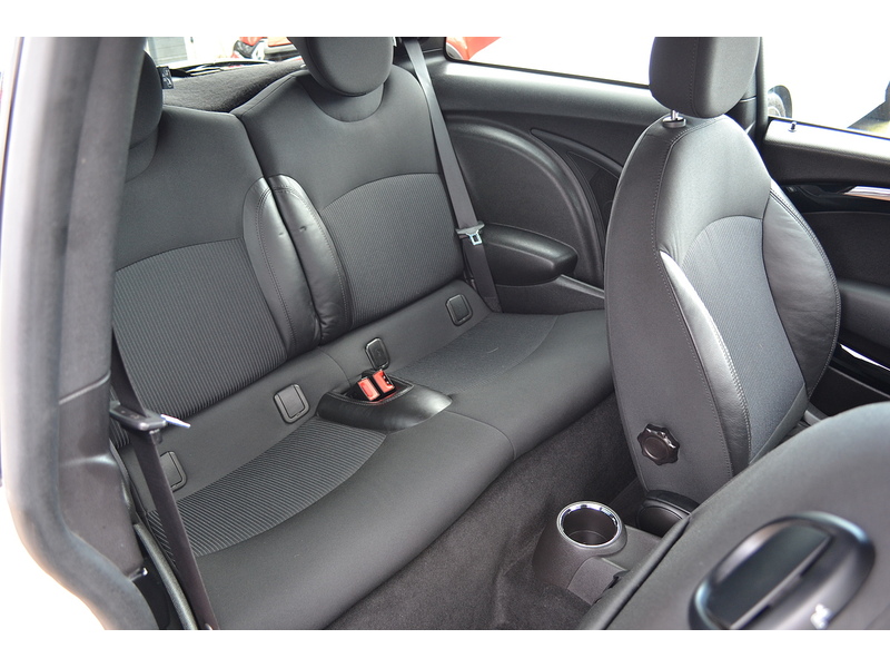 MINI 1.6 John Cooper Works Hatchback 3dr Petrol Manual Euro 5 (s/s) (211 ps)