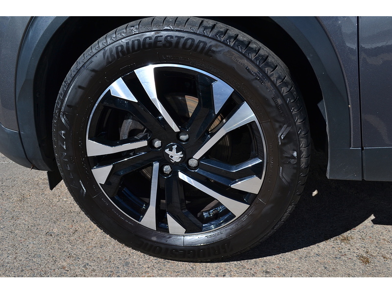 Peugeot 1.2 PureTech Allure SUV 5dr Petrol Manual Euro 6 (s/s) (130 ps)