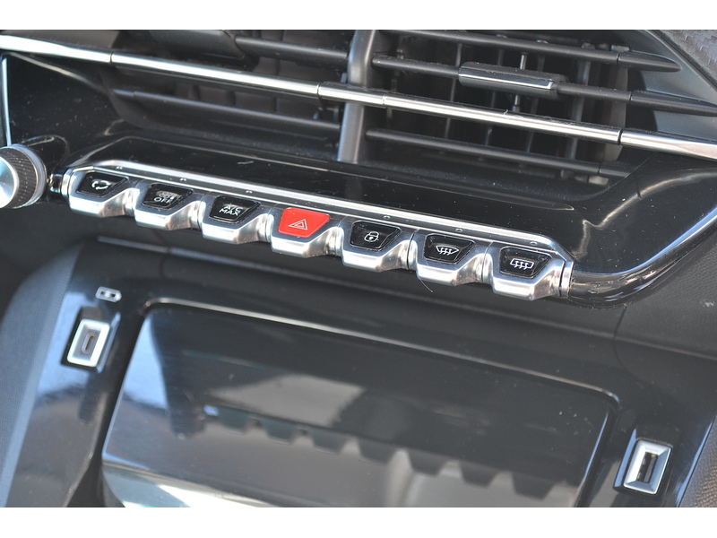 Peugeot 1.2 PureTech Allure SUV 5dr Petrol Manual Euro 6 (s/s) (130 ps)