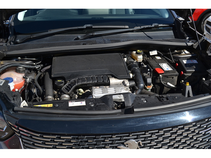 Peugeot 1.2 PureTech Allure SUV 5dr Petrol Manual Euro 6 (s/s) (130 ps)