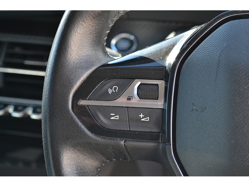 Peugeot 1.2 PureTech Allure SUV 5dr Petrol Manual Euro 6 (s/s) (130 ps)