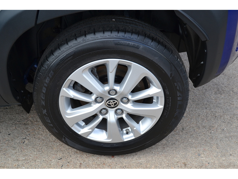 Toyota 1.5 VVT-h Icon SUV 5dr Petrol Hybrid E-CVT Euro 6 (s/s) (116 ps)