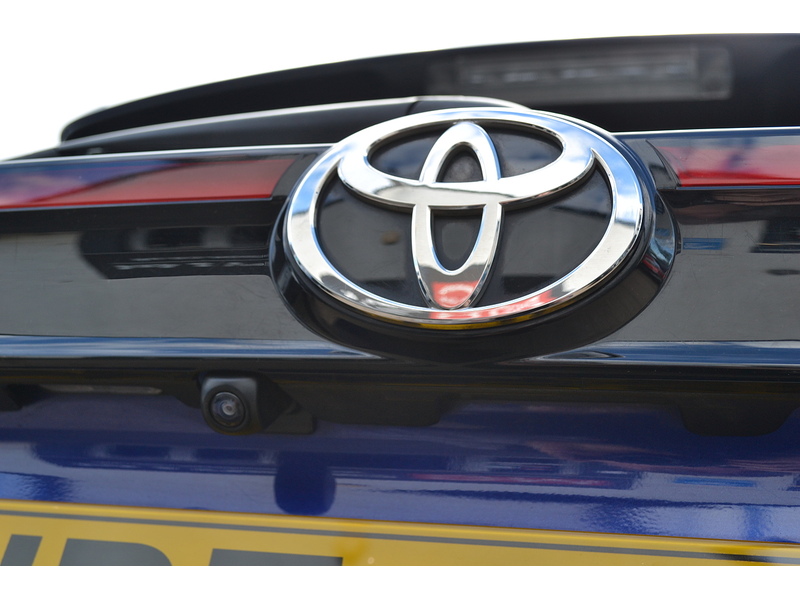 Toyota 1.5 VVT-h Icon SUV 5dr Petrol Hybrid E-CVT Euro 6 (s/s) (116 ps)