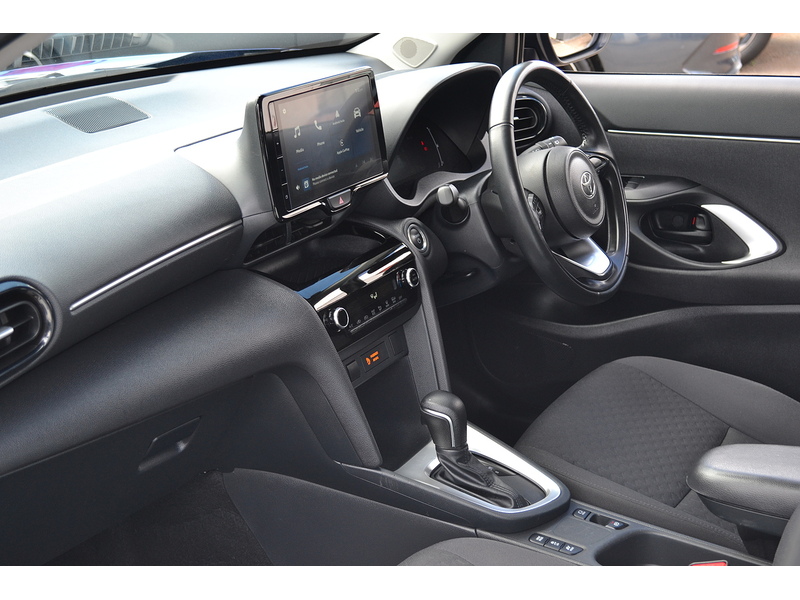 Toyota 1.5 VVT-h Icon SUV 5dr Petrol Hybrid E-CVT Euro 6 (s/s) (116 ps)