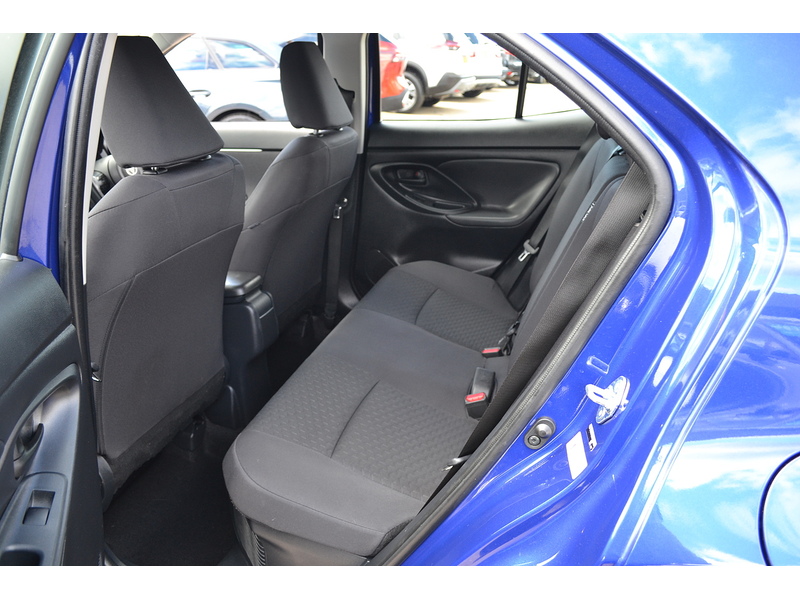 Toyota 1.5 VVT-h Icon SUV 5dr Petrol Hybrid E-CVT Euro 6 (s/s) (116 ps)