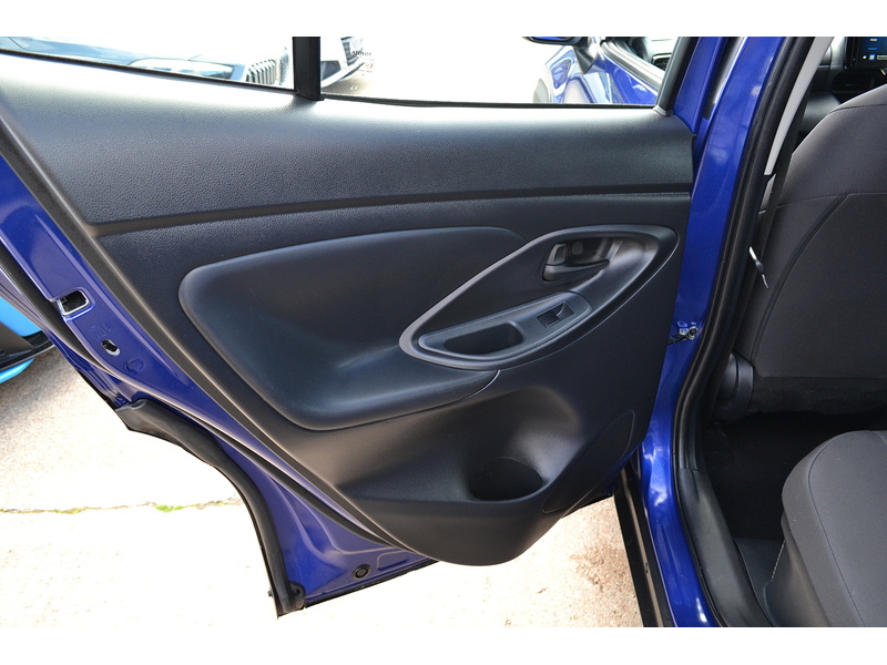 Toyota 1.5 VVT-h Icon SUV 5dr Petrol Hybrid E-CVT Euro 6 (s/s) (116 ps)