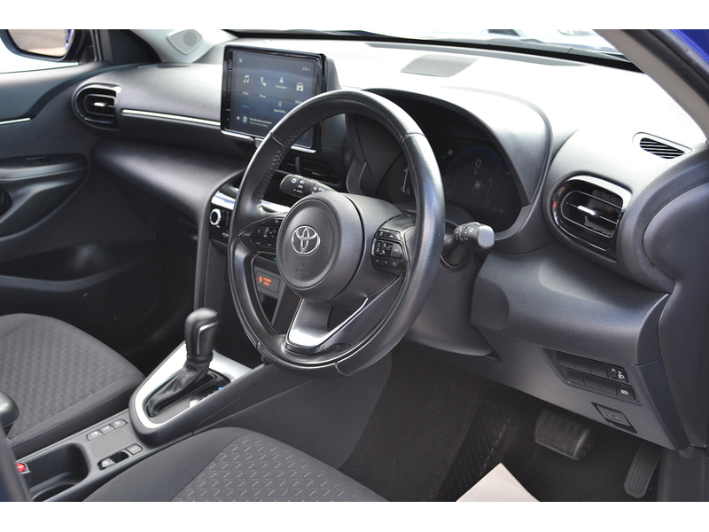 Toyota 1.5 VVT-h Icon SUV 5dr Petrol Hybrid E-CVT Euro 6 (s/s) (116 ps)