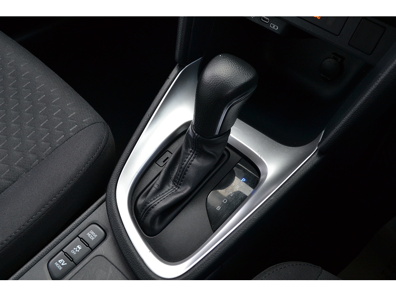 Toyota 1.5 VVT-h Icon SUV 5dr Petrol Hybrid E-CVT Euro 6 (s/s) (116 ps)