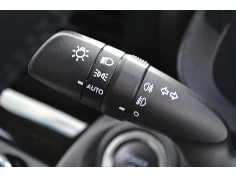 Toyota 1.5 VVT-h Icon SUV 5dr Petrol Hybrid E-CVT Euro 6 (s/s) (116 ps)