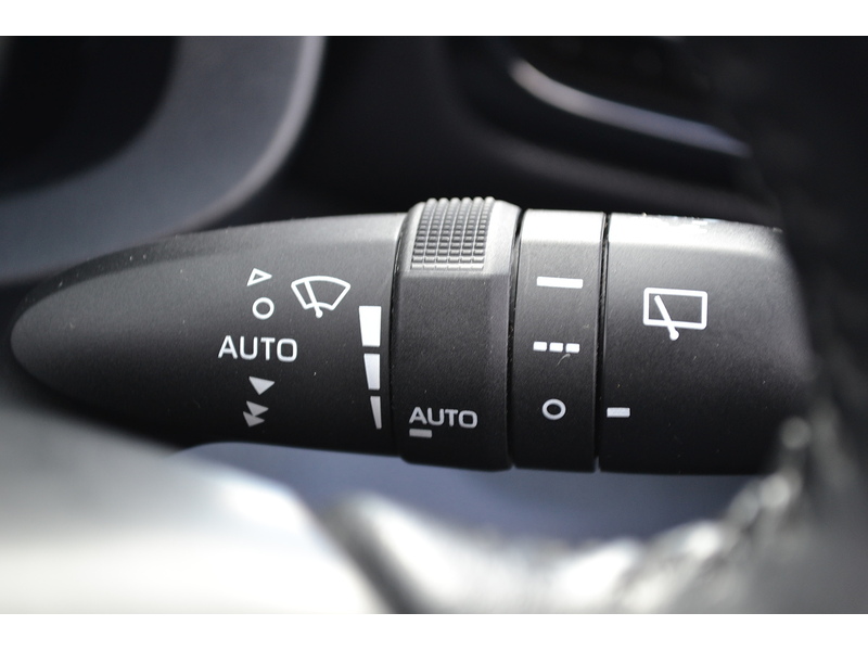 Toyota 1.5 VVT-h Icon SUV 5dr Petrol Hybrid E-CVT Euro 6 (s/s) (116 ps)