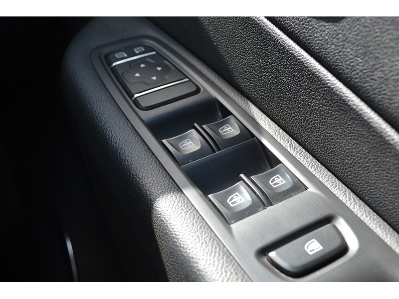 Renault 0.9 TCe ENERGY Iconic SUV 5dr Petrol Manual Euro 6 (s/s) (90 ps)